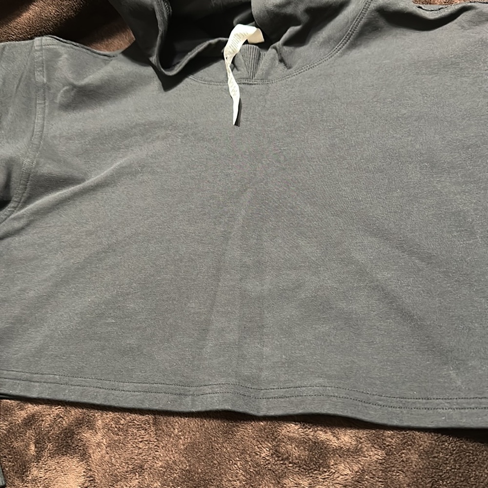 Lululemon cropped black stretch hoodie. Women’s size 6. - Picture 7 of 7